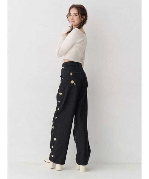ワイドパンツ ジーンズ デニム デニムパンツ Embroideryカットアウトワイドデニムパンツ「セットアップ着用可能」 レディースの画像