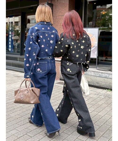 ワイドパンツ ジーンズ デニム デニムパンツ Embroideryカットアウトワイドデニムパンツ「セットアップ着用可能」 レディースの画像