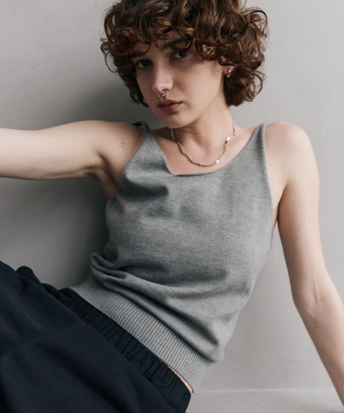 HANNE タンクトップ ノースリーブ オープンバックニットタンク