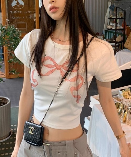 tシャツ A'GEM/9 × .kom 「.KOM/ドットケーオーエム」 フリルリボンTEE レディース A'GEM/9 × .kom 『.KOM/ドットケーオーエム』 フリルリボンTEE
