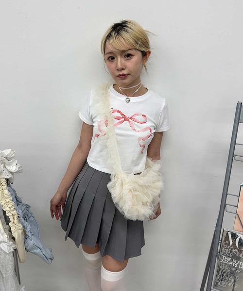 tシャツ A'GEM/9 × .kom 「.KOM/ドットケーオーエム」 フリルリボンTEE レディース A'GEM/9 × .kom 『.KOM/ドットケーオーエム』 フリルリボンTEE