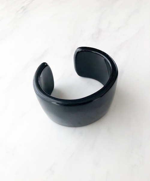 新品✨直接買付 パリアクセサリーブランド【L'INDOCHINEUR】バングル黒 L'INDOCHINEUR】 ブラックバングル | Omekashi(オメカシ