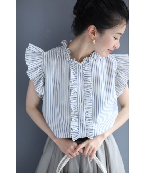 cawaii tシャツ シャープなストライプの肩フリルブラウス