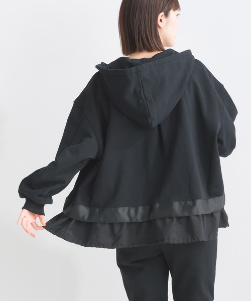 新品未使用品　フリルデザイン パーカー 黒　46 PICCIN PERLA パーカー 「セットアップ可能」裾切り替えフリル