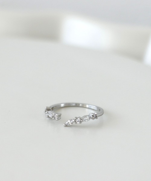 Three Four Time 指輪 リング リーフキュービックピンキーリング