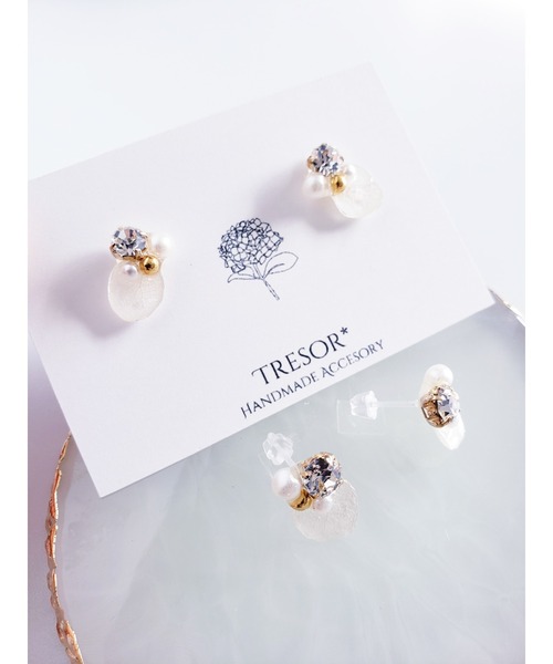 樹脂ピアスmisa★様 TONE ピアス 「Tresor」小さな花びら 樹脂ピアス(MA) レディース
