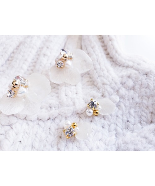 樹脂ピアスmisa★様 FOUR RAYED FLOWER PIERCED EARRINGS(2JP1086)K10 ピアス