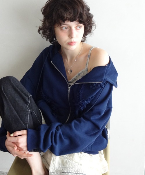 パーカー heart frill hoodie／ハートフリルフーディ レディース
