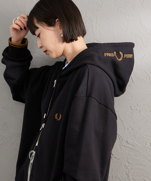 FRED PERRY（フレッドペリー） パーカー 別注 フードロゴ刺繍