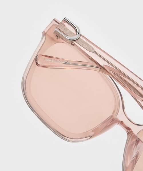 CHARLES & KEITH ツイスト メタリックバタフライサングラス ツイスト メタリックバタフライサングラス - ピーチ | CHARLES