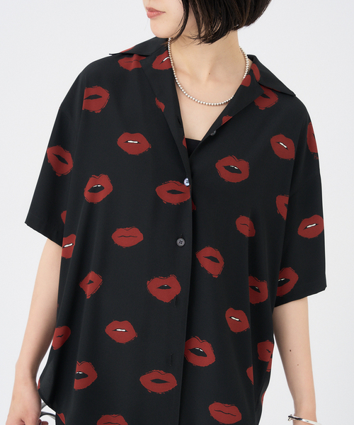 HARDY NOIR ブラウス シャツ LIPプリントオープンカラーシャツ