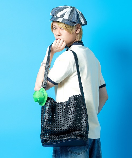 ホワイト合皮のバッグ&スマホショルダーバッグ♥️４点ざくろ ショルダーバッグ バッグ an meets zakka ダイヤパンチングシボ合成