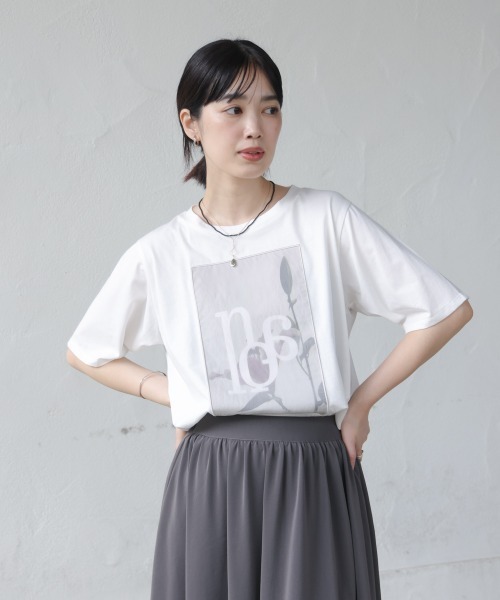 tシャツ フラワーロゴプリントTee レディースの画像
