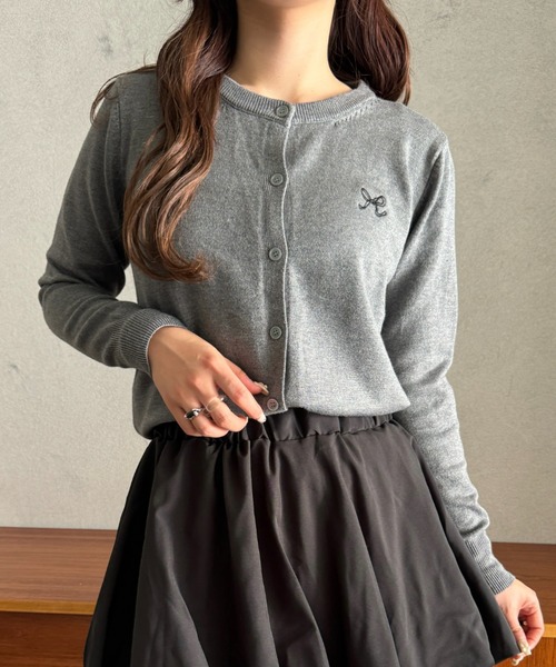 【新品未使用品タグ付き】Maglie リボンカーディガン9号 Diosfront カーディガン ワンポイントリボン刺繍ニット
