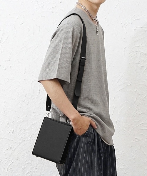 MinoriTY（マイノリティ） ショルダーバッグ 「MinoriTY」PUスクエア