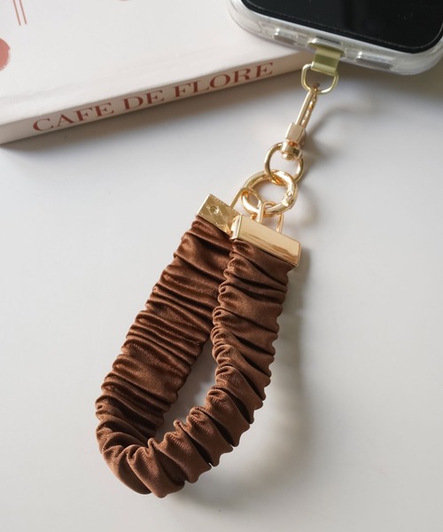 ammy. / エイミードット 」 サテン ギャザー スマホストラップ ハンド