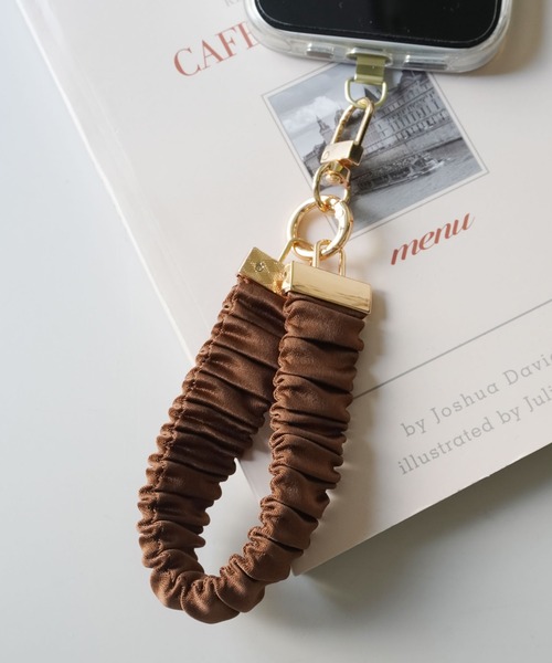 ammy. / エイミードット 」 サテン ギャザー スマホストラップ ハンド