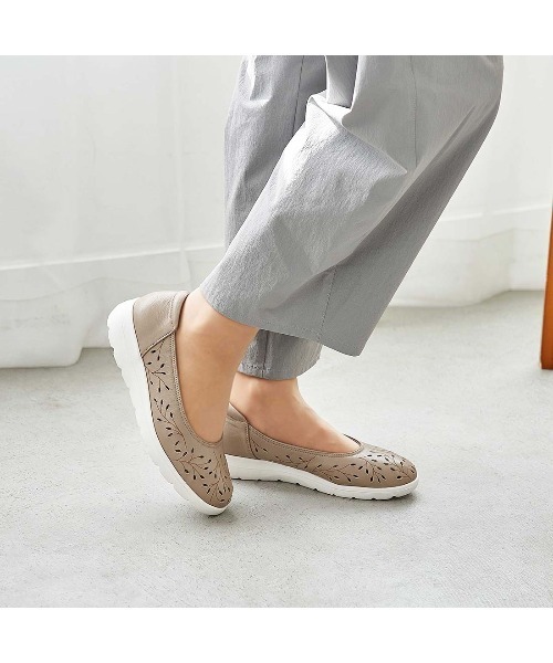 パンプス 「軽量」「3E」レーザーカットデザインパンプスの画像