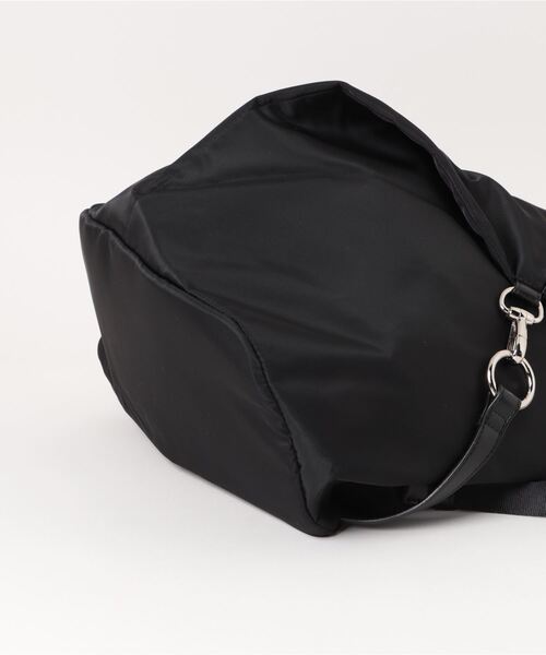 ブラックレザー三角リュック　LA BAGAGERIE PARIS ブラックレザー三角リュック LA BAGAGERIE PARIS