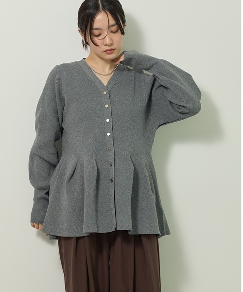 Green Parks（グリーンパークス） カーディガン 金釦ペプラムニット