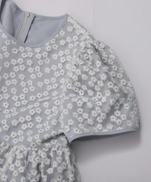 【新品タグ付き】fitmore フラワーレース刺しゅうぺプラムトップス Fit more フラワーレース刺しゅうぺプラムトップス レディース
