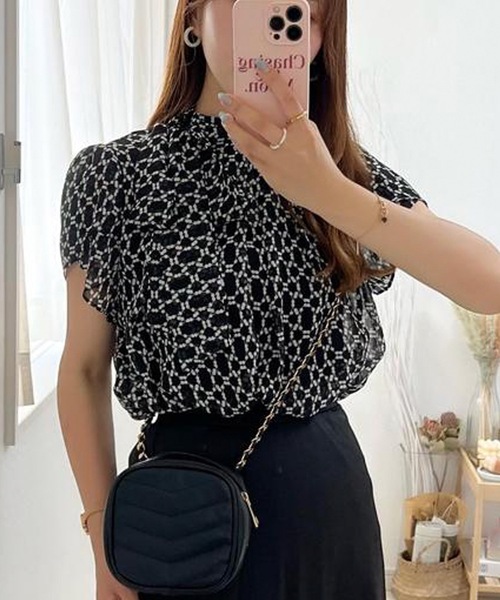 ブラウス シャツ 総柄シアーネックリボンブラウス レディース