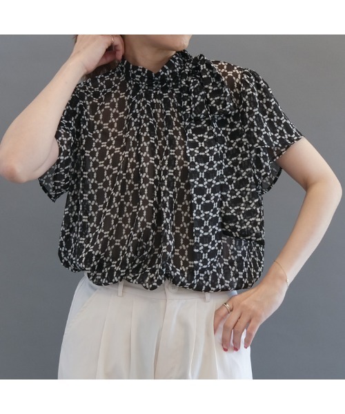 ブラウス シャツ 総柄シアーネックリボンブラウス レディース