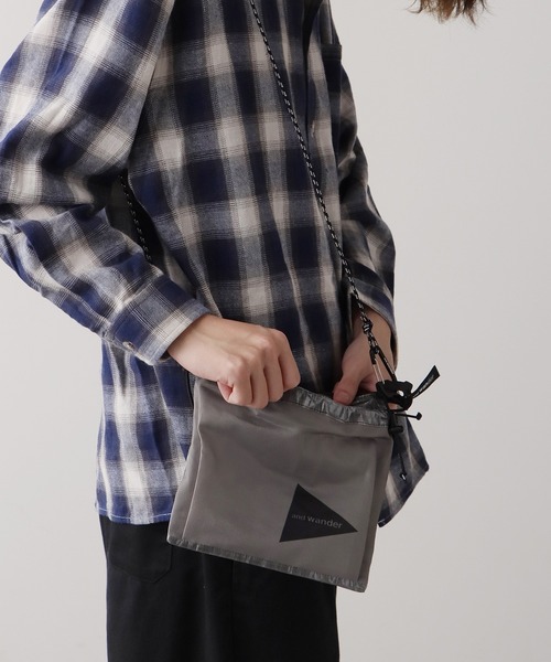 and wander グレー ショルダーバッグ サコッシュ and wander グレー ショルダーバッグ サコッシュ