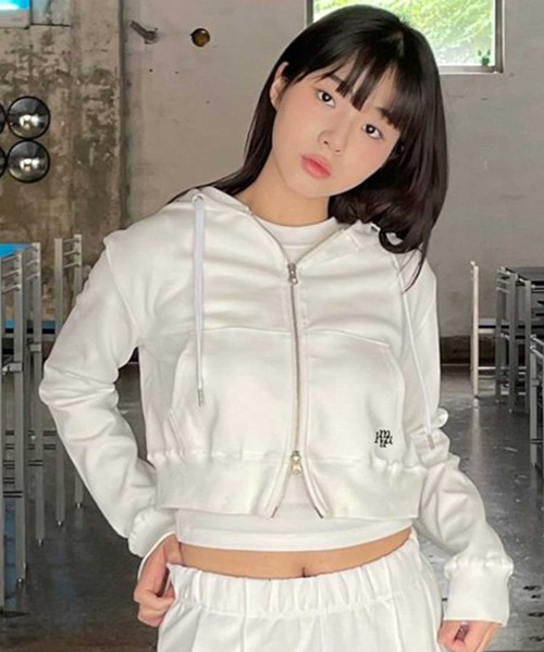 パーカー A'GEM/9 × .kom 「muah muah/ムーアムーア」 LOGO STITCH CROP HOOD ZIPUP/ロゴステッチクロ