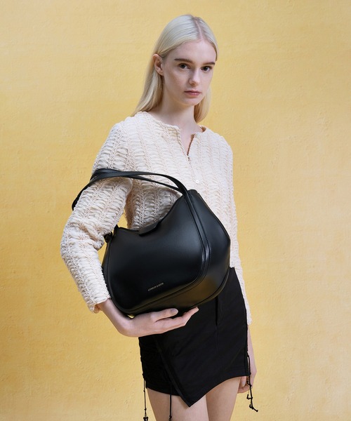 青*椒様 CHARLES & KEITH ブラックトートバッグ Kadee ケーディー メタリックルーシュドボウチャームボウリング