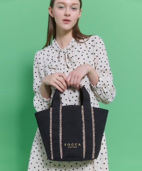 「TOCCA」 ハンドバッグ F ブラック レディースの画像