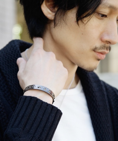 バングル Genri/「floater」Studded BangleII メンズ レディースの画像