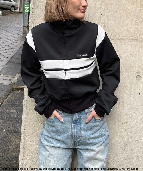 【美品】 トラックジャケット 黒×白 春秋 ジャージ 定番 人気 BACK TO THE FIELD ジャージ 「MLB」シリコンワッペンロゴトラック