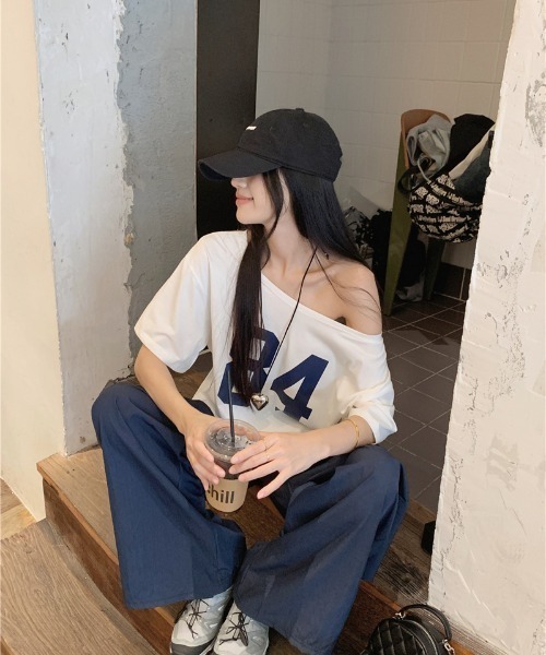 kijun 韓国ブランド トップス タグ付き 新品未使用 セール】オフショルダー ナンバリング ロゴ プリント 韓国