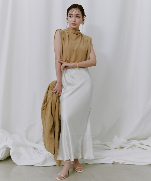 anuans アニュアンス　スカート　白黒 anuans（アニュアンス）の「サテンフリンジタイトスカート（スカート