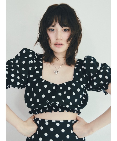 LilyBrown リリーブラウン花柄 パフスリーブ トップス 半袖 ブラック LILY BROWN（リリーブラウン） ブラウス シャツ 半袖 コットン