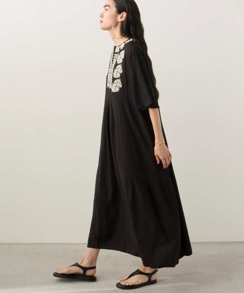 【美品】百貨店ブランド ラメ刺繍★ロングワンピースKUMIKYOKU　黒サイズL w54615】（S~L対応）（黒）花刺繍を描いたチャイナデザインの
