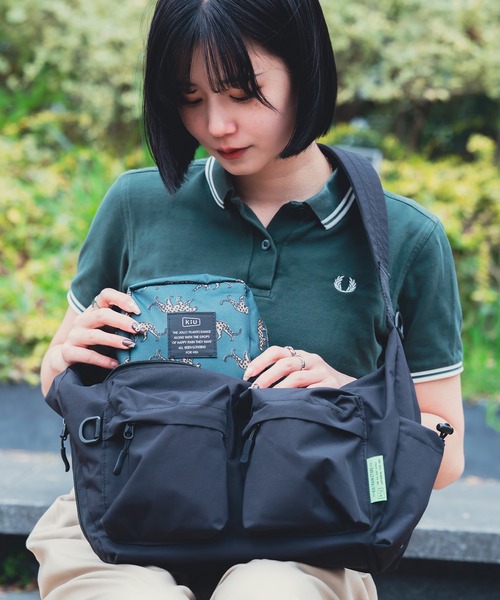 KiU（キウ） ショルダーバッグ ダブルポケット多機能ショルダーバッグ