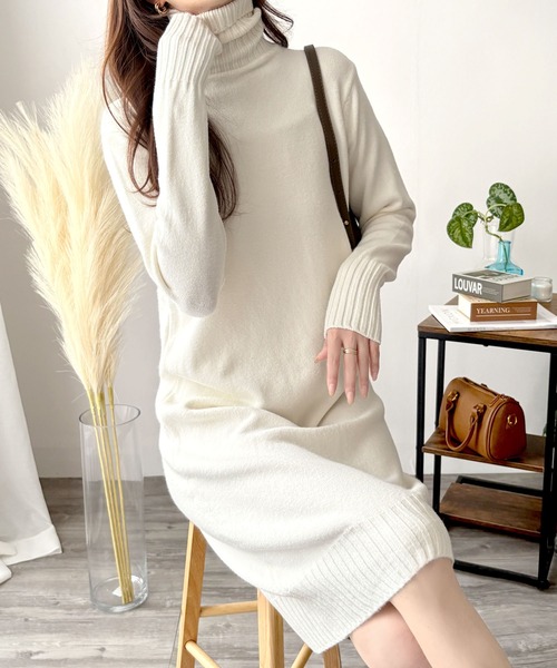 ワンピース シンプルで品のあるリラックススタイルが完成♪ タートルネックニットロングワンピース | Dewlily | 01