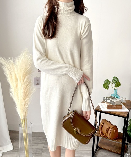 ワンピース シンプルで品のあるリラックススタイルが完成♪ タートルネックニットロングワンピース | Dewlily | 20