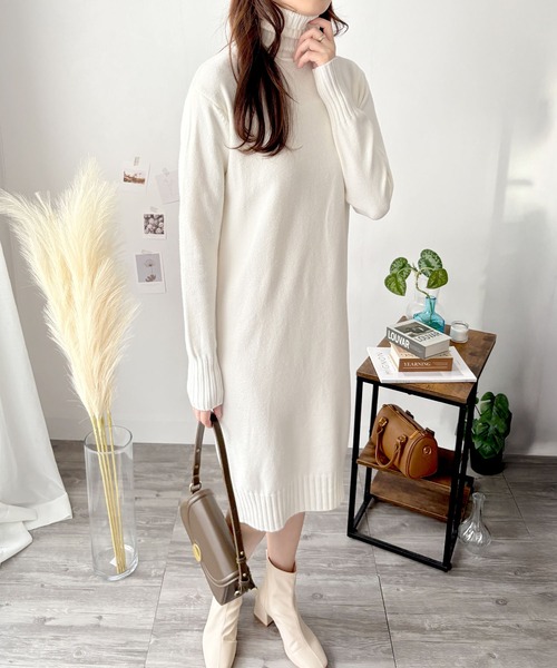 ワンピース シンプルで品のあるリラックススタイルが完成♪ タートルネックニットロングワンピース | Dewlily | 22