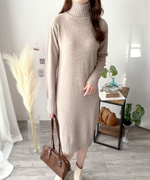 ワンピース シンプルで品のあるリラックススタイルが完成♪ タートルネックニットロングワンピース | Dewlily | 23