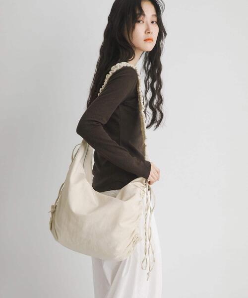ブラックナイロンショルダーバッグ hun RODE SKO　Gather big RODE SKO / ロデスコ hun SKO Gather big : タカシマヤ