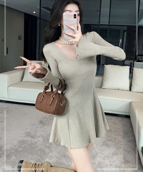 leune（ルネ） ワンピース フレアスリーブVネックフレアニット