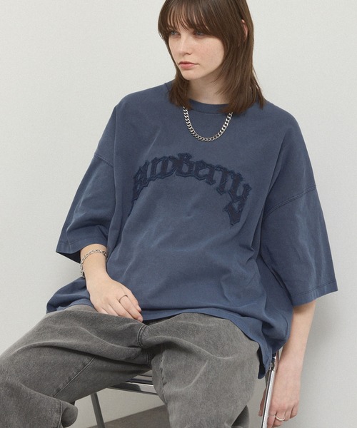 tシャツ 「Alfred Alex」ヴィンテージ加工ピグメントロゴパッチTシャツ