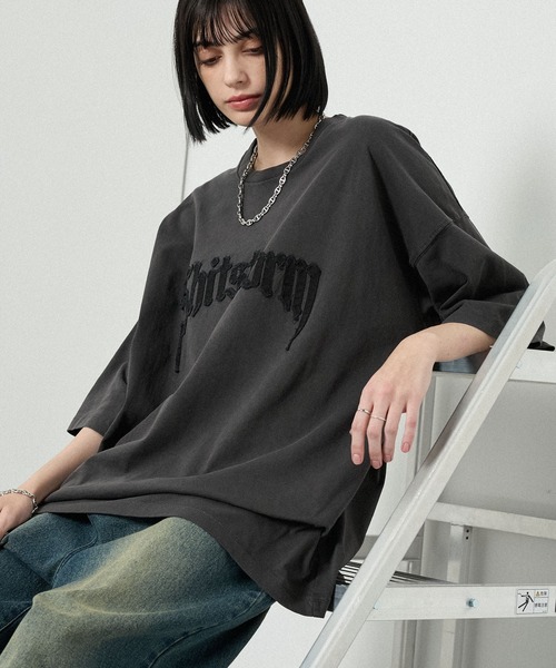 tシャツ 「Alfred Alex」ヴィンテージ加工ピグメントロゴパッチTシャツ