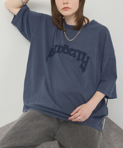 tシャツ 「Alfred Alex」ヴィンテージ加工ピグメントロゴパッチTシャツ