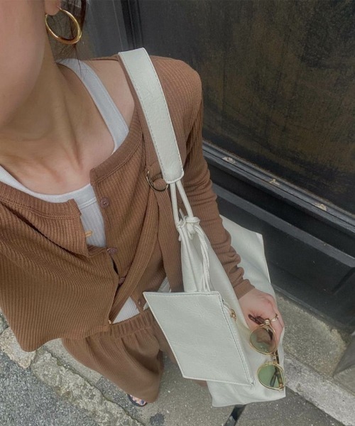 I-SOOK（アイスー） ショルダーバッグ バッグ ポーチ付きソフトレザー