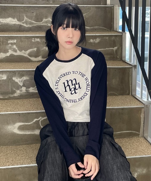 tシャツ A'GEM/9 × .kom 「muah muah/ムーアムーア」 STITCH LOGO