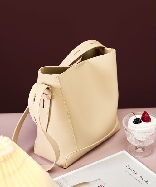 ショルダーバッグ バッグ 「NiiNa」「高品質牛革」ワンハンドル